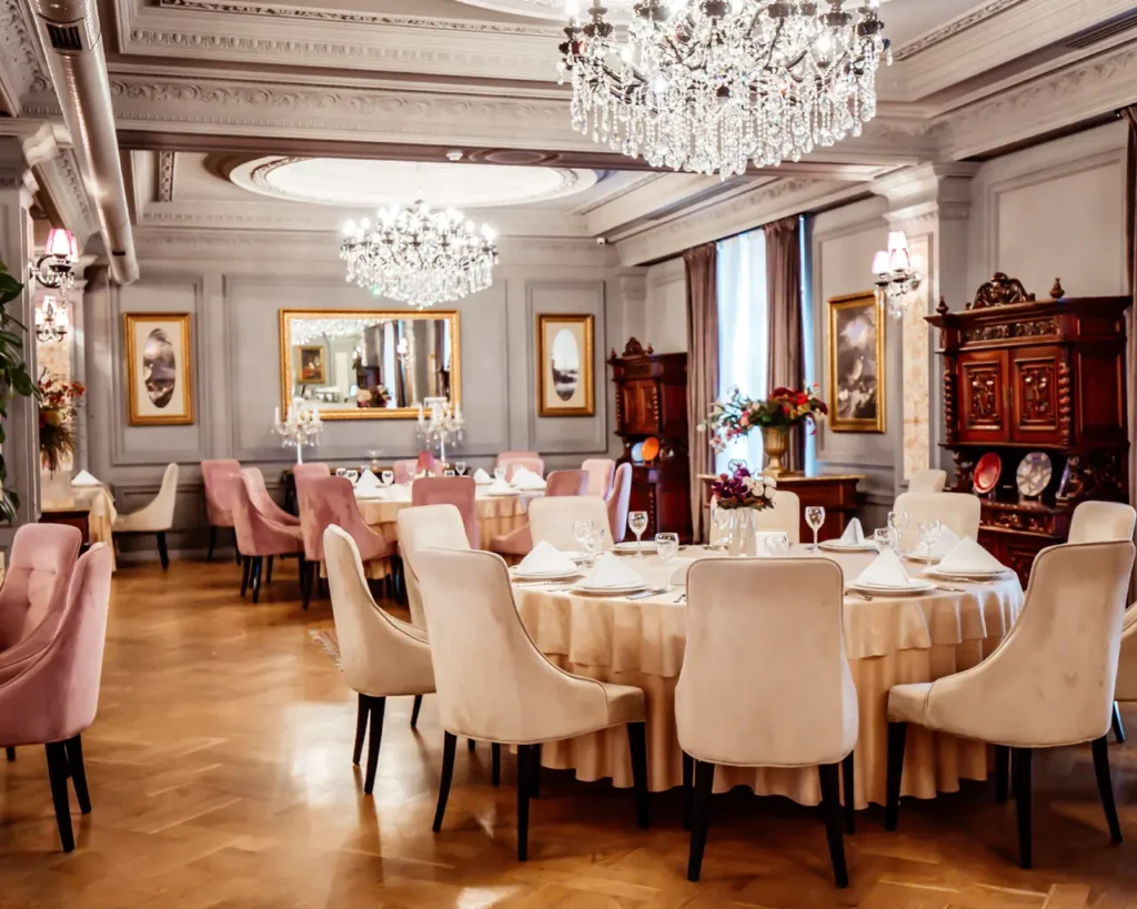 gallery-chandelier-dining-room